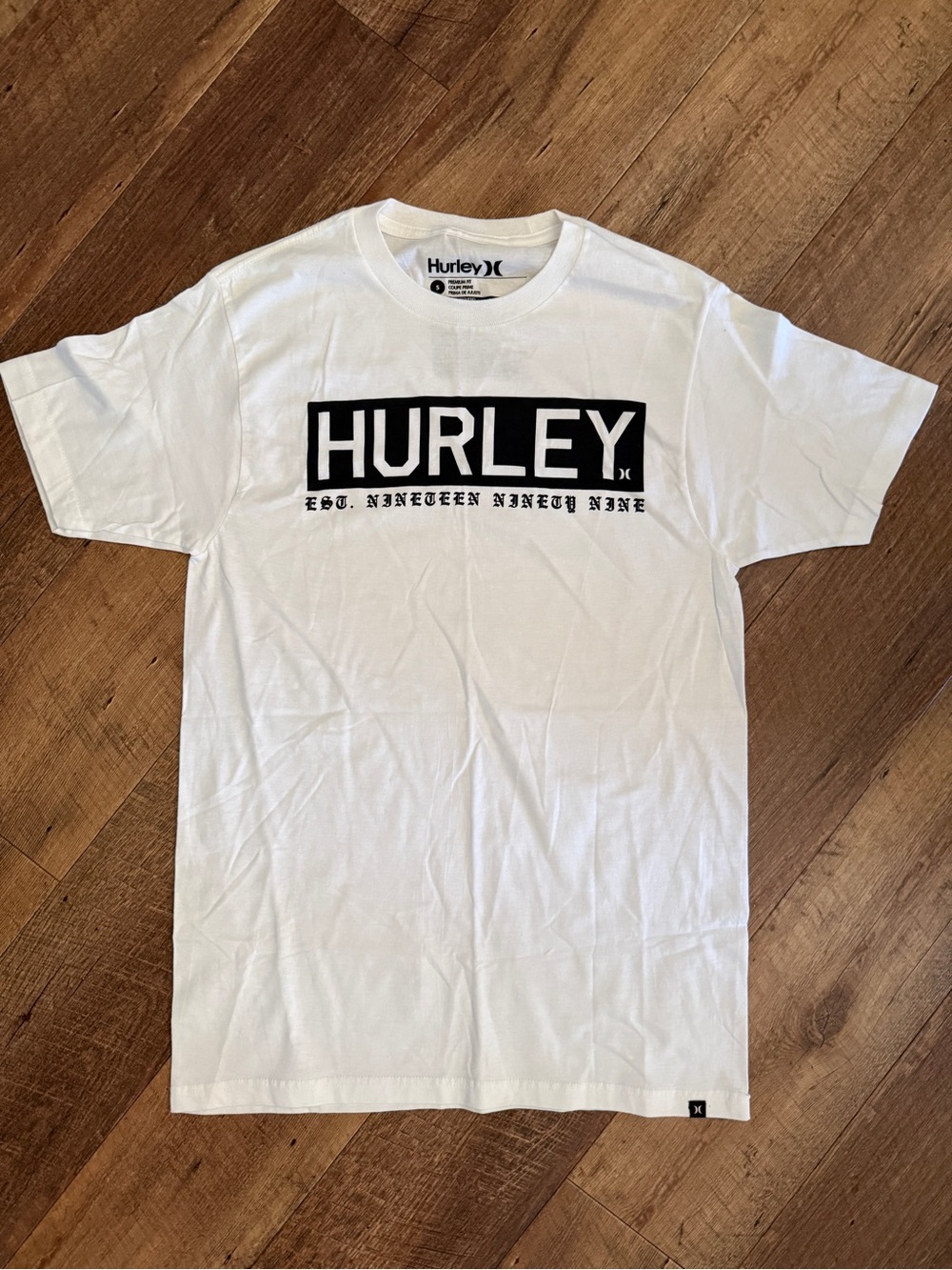 Hurley White Short-Sleeve Logo Tee with Black Print - Picture 2 of 4